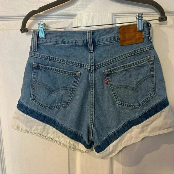 Levi’s 26” Waist A Line Tri Colored Mom Shorts, GUC - Picture 2 of 9
